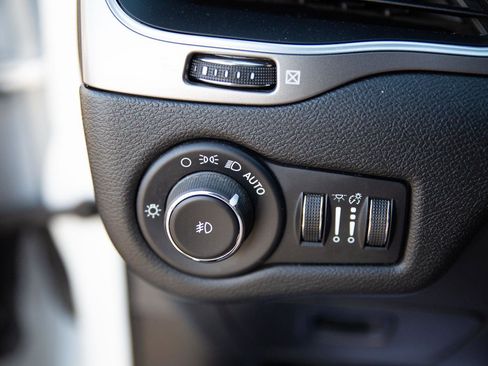 Used 2022 Jeep Cherokee Latitude Lux image 18