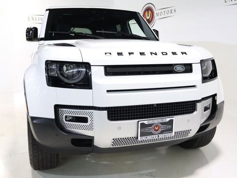 Used 2025 Land Rover Defender 110 S image 28