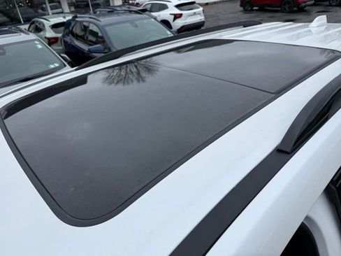 Used 2025 Chevrolet Traverse RS image 9