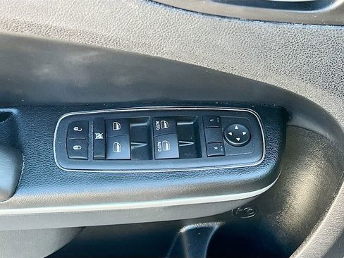 Used 2023 Chrysler 300 Touring w/ Sport Appearance Package image 17