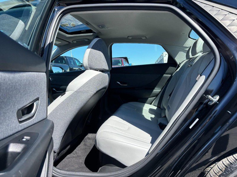 Used 2024 Hyundai Elantra Limited FWD image 13