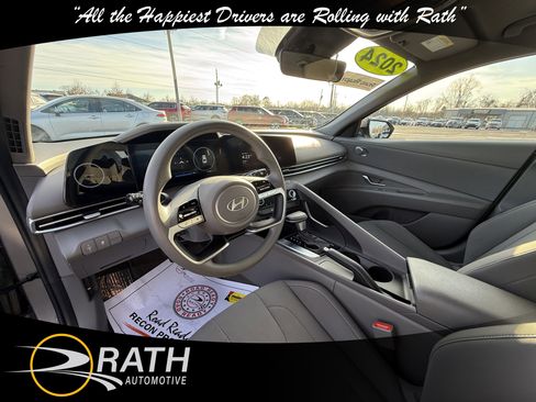 Used 2024 Hyundai Elantra SEL image 13