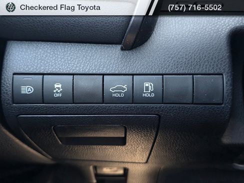 Used 2021 Toyota Camry LE image 10