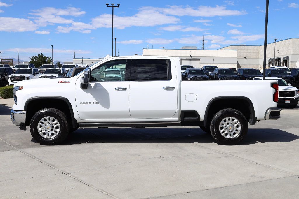 Used 2024 Chevrolet Silverado 3500 LTZ w/ LTZ Convenience Package AWD/4WD image 3