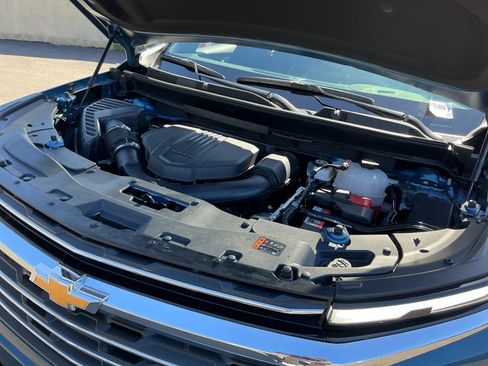 Used 2025 Chevrolet Traverse LT image 24