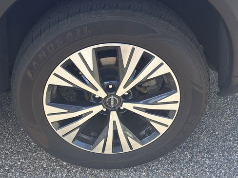 Certified 2023 Nissan Rogue SV image 9