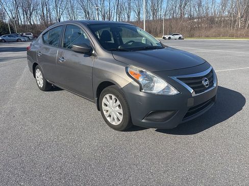 Used 2015 Nissan Versa SV image 2