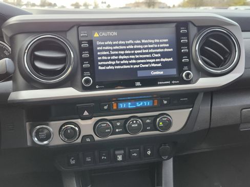 Used 2020 Toyota Tacoma Limited image 32