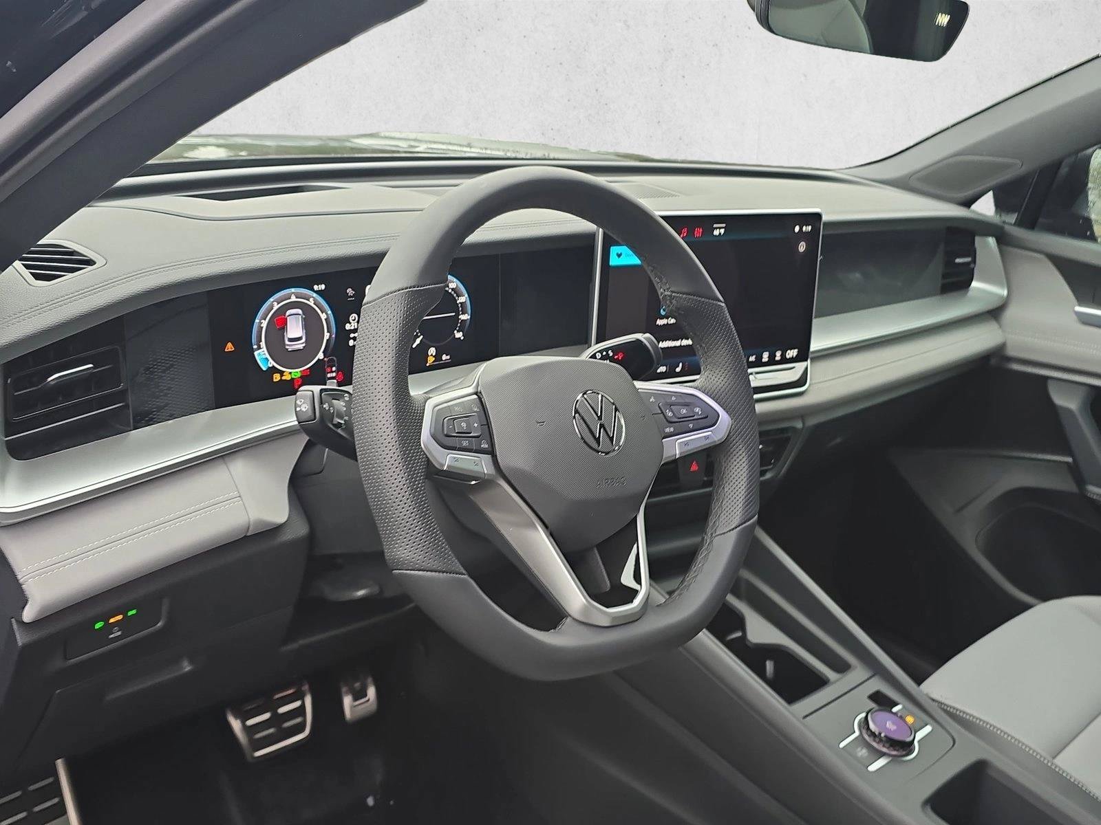 New 2026 Volkswagen Tiguan SE R-Line FWD image 5