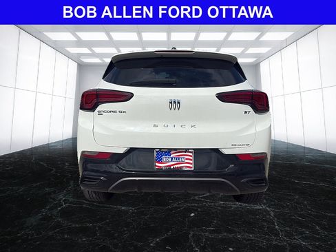 Used 2024 Buick Encore GX Sport Touring AWD/4WD image 4