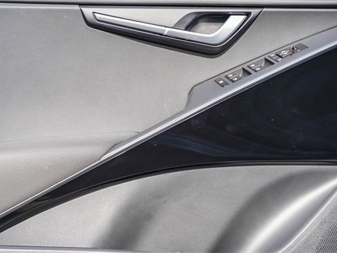 Certified 2025 Kia Niro EX image 21