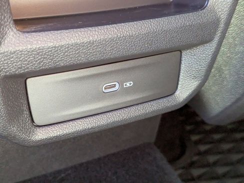 Used 2025 Volkswagen Taos SE w/ Panoramic Sunroof Package image 25