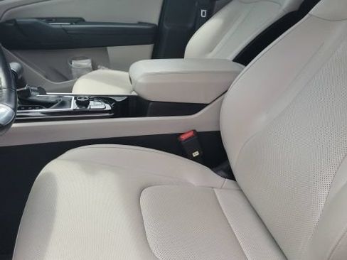 Certified 2024 Kia Sportage EX FWD image 6