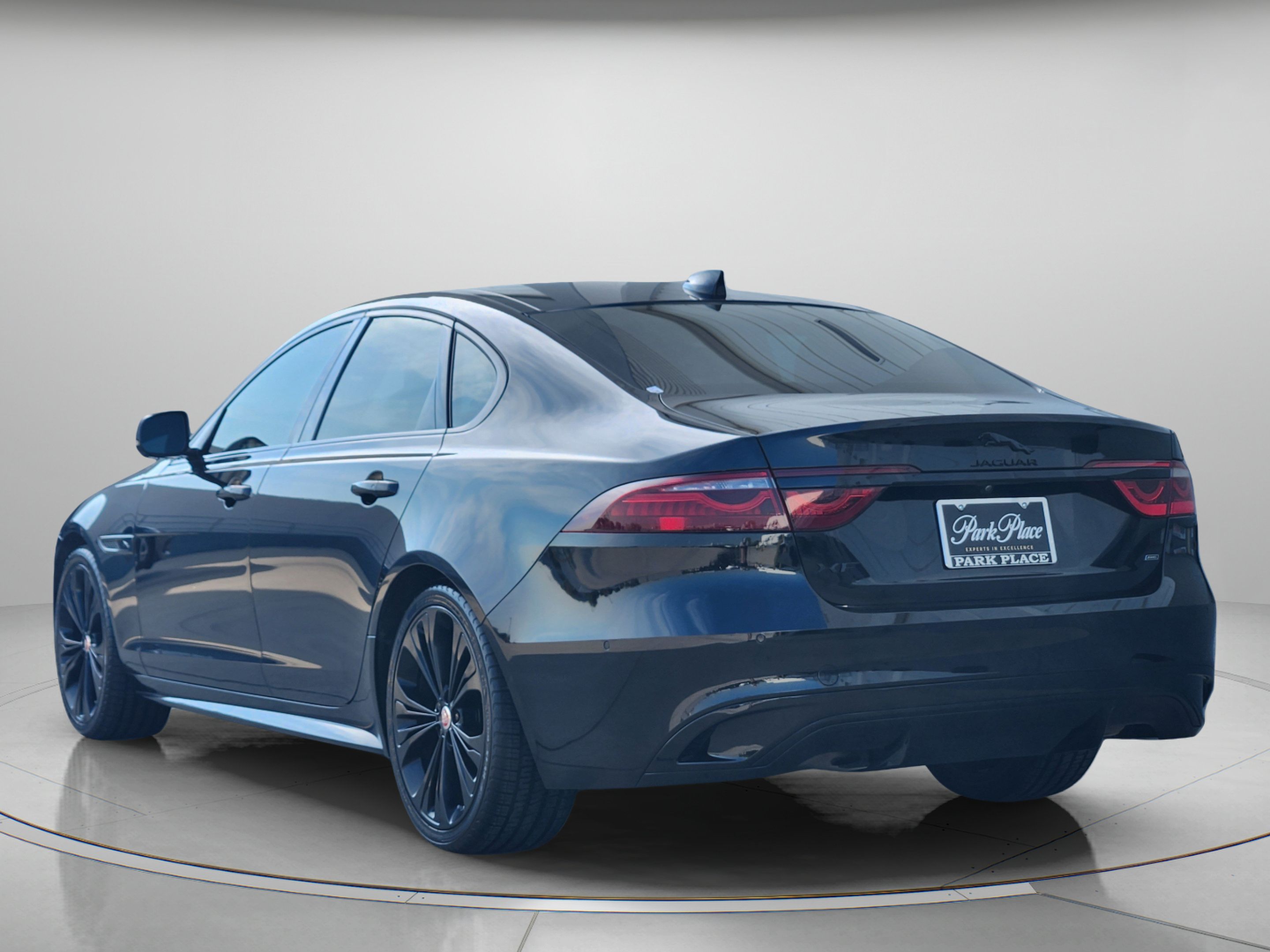 Used 2021 Jaguar XF R-Dynamic SE AWD/4WD image 3