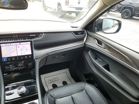Used 2023 Jeep Grand Cherokee L Limited w/ Black Appearance Package AWD/4WD image 15