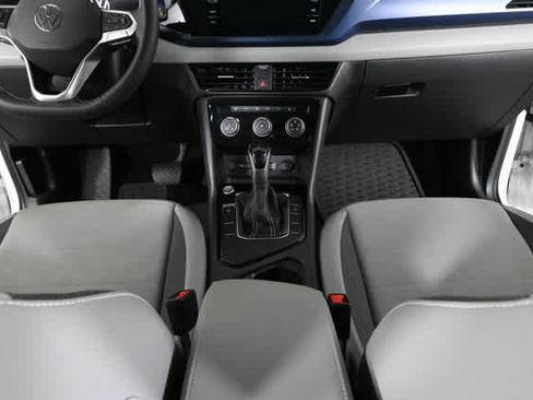 Used 2023 Volkswagen Taos SE w/ Panoramic Sunroof Package FWD image 16