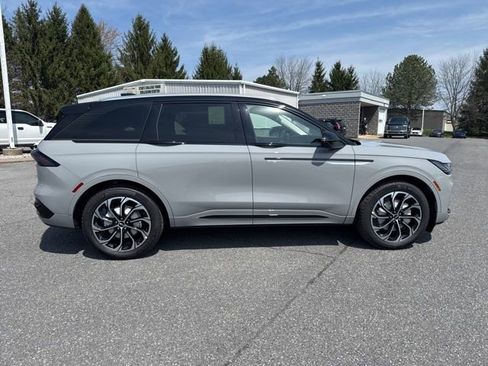 Used 2026 Lincoln Nautilus Premier w/ Equipment Group 102A image 7