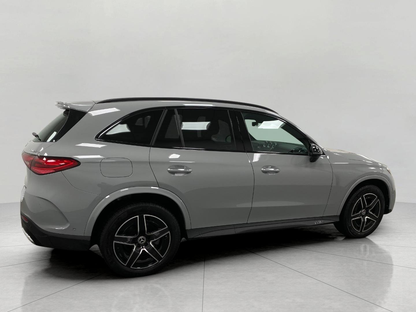 Used 2026 Mercedes-Benz GLC 300 4MATIC image 2