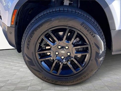 Used 2025 Land Rover Defender 110 S image 8