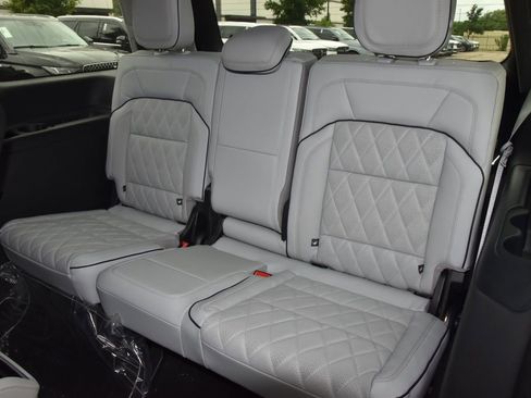 New 2026 Lincoln Navigator Black Label AWD/4WD image 15