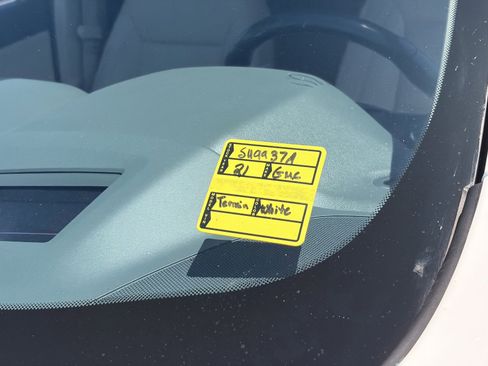 Used 2021 GMC Acadia Denali w/ Denali Technology Package FWD image 9