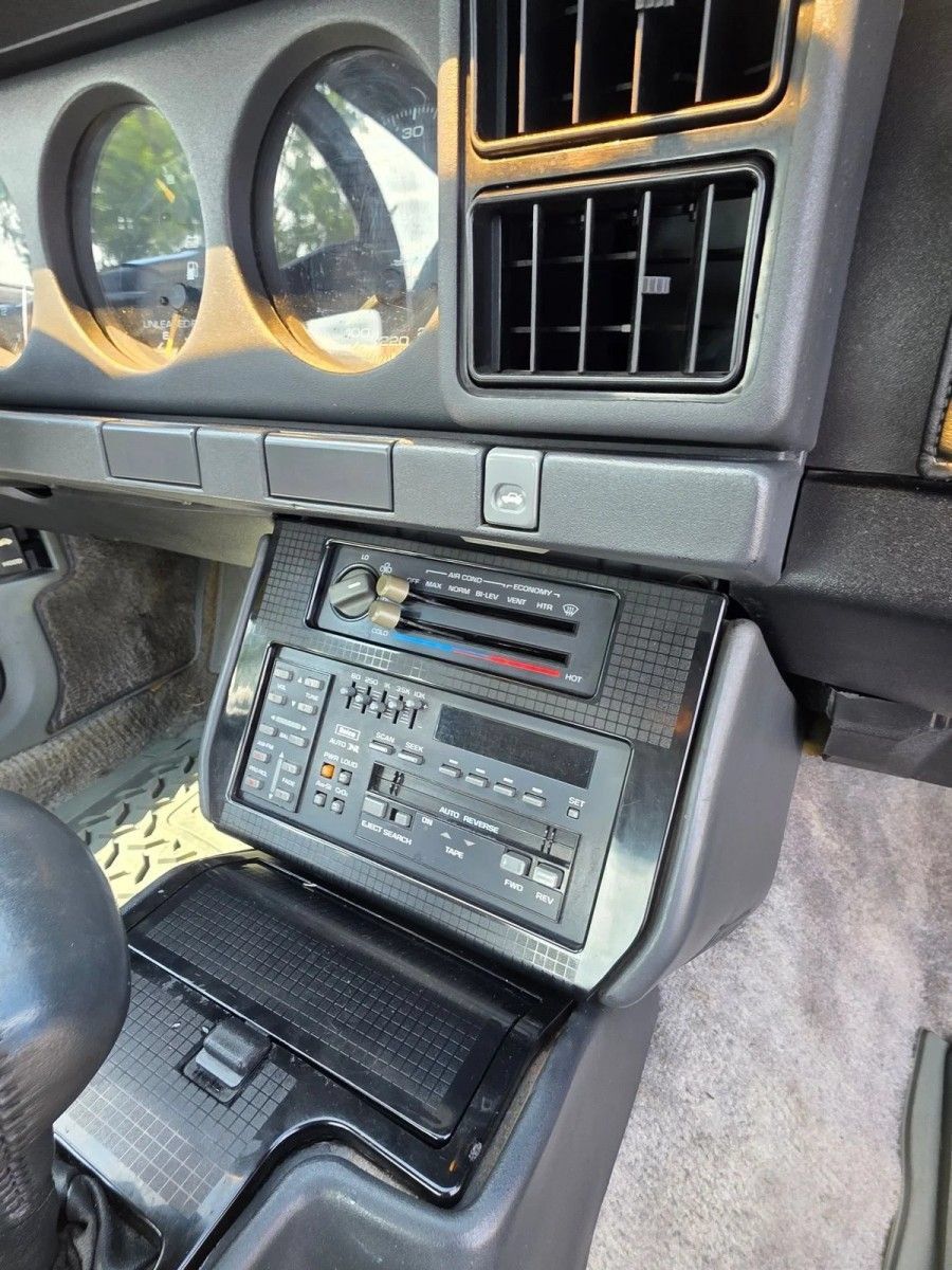 Used 1987 Pontiac Firebird Trans Am RWD image 19