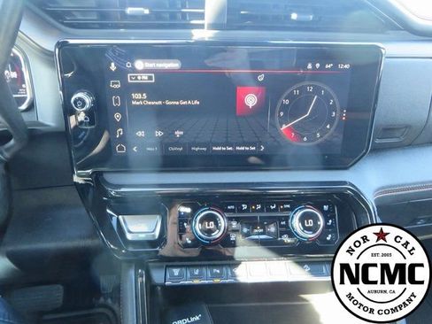 Used 2025 GMC Sierra 2500 AT4 image 32