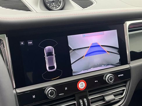 Used 2025 Porsche Macan image 21