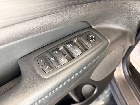 Used 2021 Jeep Grand Cherokee Laredo AWD/4WD image 16