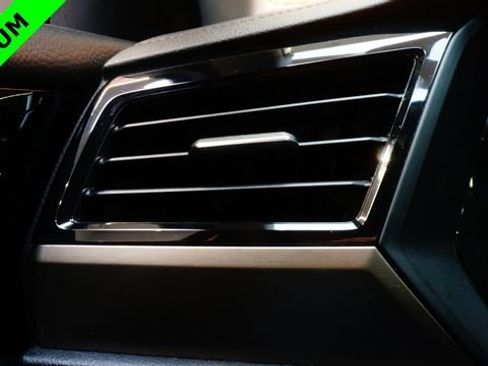 Used 2020 Volkswagen Jetta SEL Premium image 26