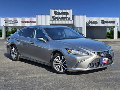 Used 2019 Lexus ES 300h w/ Luxury Package