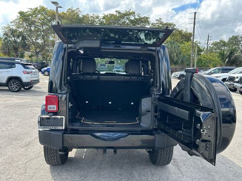 Used 2014 Jeep Wrangler Unlimited Sahara image 43