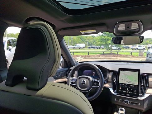 Certified 2026 Volvo XC90 B6 Plus AWD/4WD image 15