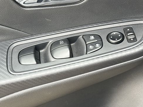 Used 2025 Nissan Versa SV FWD image 26