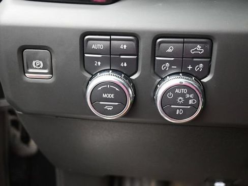 Used 2024 GMC Sierra 3500 AT4 w/ AT4 Premium Plus Package AWD/4WD image 36