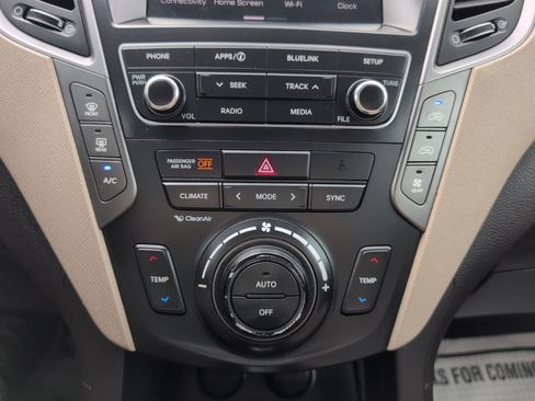 Used 2017 Hyundai Santa Fe SE image 24