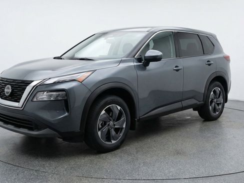 Used 2025 Nissan Rogue SV AWD/4WD image 3