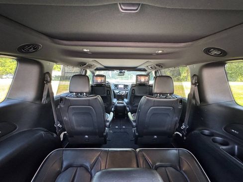 Used 2019 Chrysler Pacifica Limited w/ Advanced Safetytec Group FWD image 46