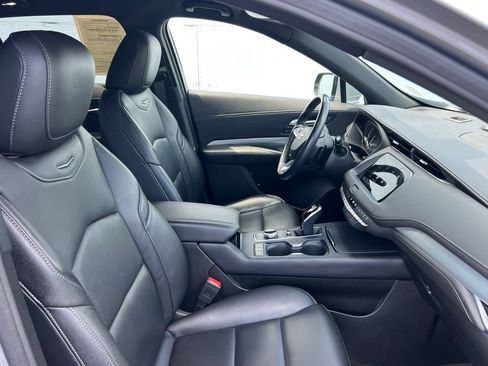 Used 2023 Cadillac XT4 Premium Luxury FWD image 22