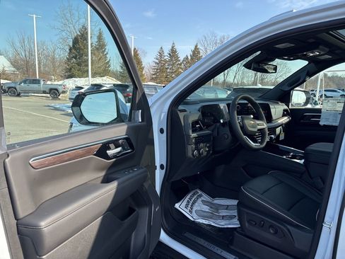 New 2026 Chevrolet Tahoe Premier w/ Sun And Tow Package AWD/4WD image 24