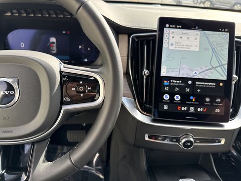 Used 2025 Volvo XC90 B5 Plus image 20