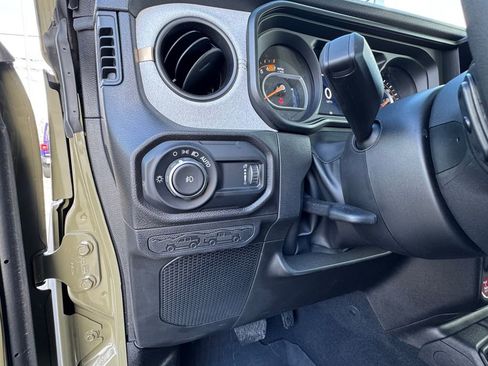 Used 2025 Jeep Wrangler Willys image 25