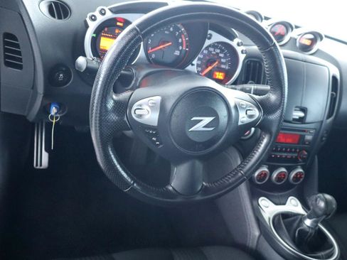 Used 2019 Nissan 370Z Coupe RWD image 17