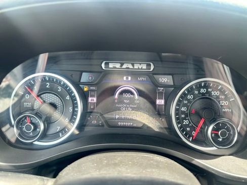Used 2024 RAM 1500 Laramie AWD/4WD image 33