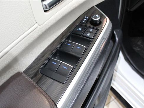 Used 2022 Toyota Sienna Platinum AWD/4WD image 23