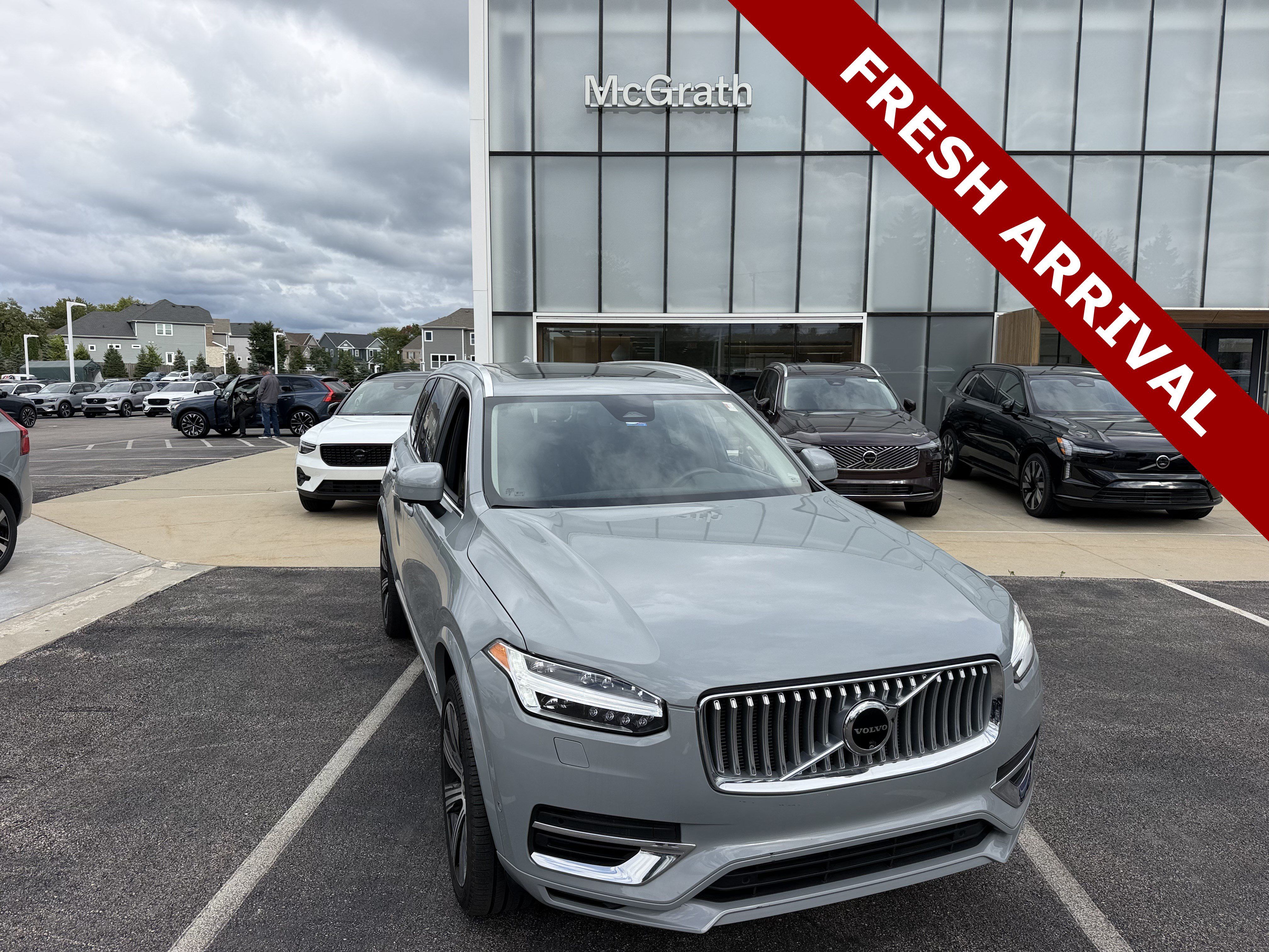 Used 2024 Volvo XC90 T8 Plus w/ Protection Package Premier AWD/4WD image 1