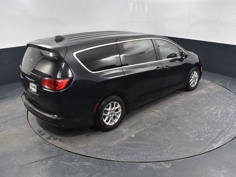 Used 2023 Chrysler Voyager LX image 47
