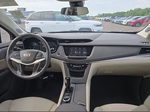 Used 2023 Cadillac XT5 Premium Luxury AWD/4WD image 4