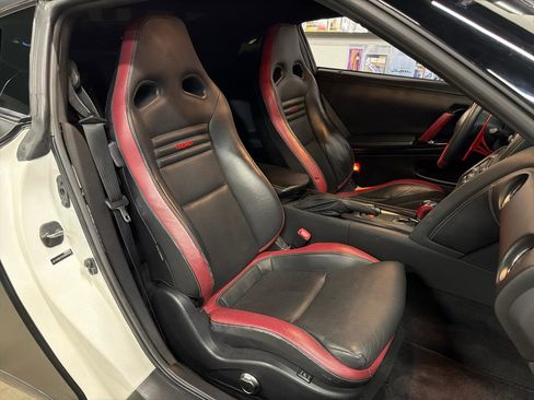 Used 2015 Nissan GT-R Black Edition image 21