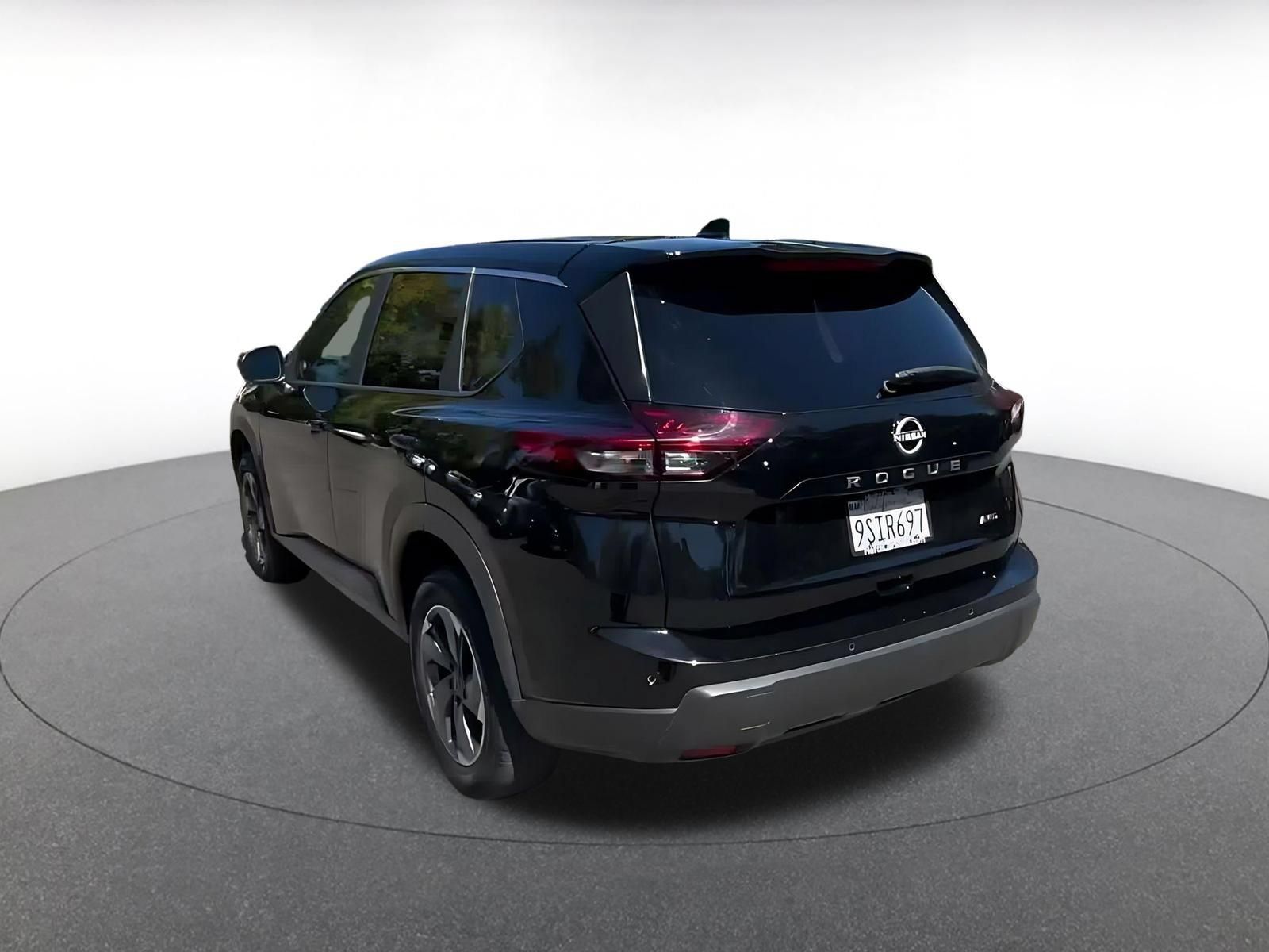 Used 2025 Nissan Rogue SV AWD/4WD image 12